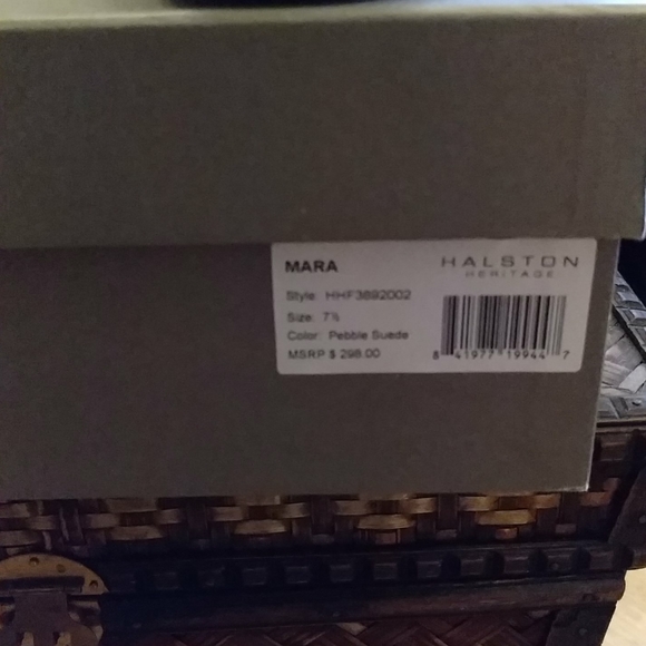 New Beautiful Halston gray suede heels - Picture 3 of 10